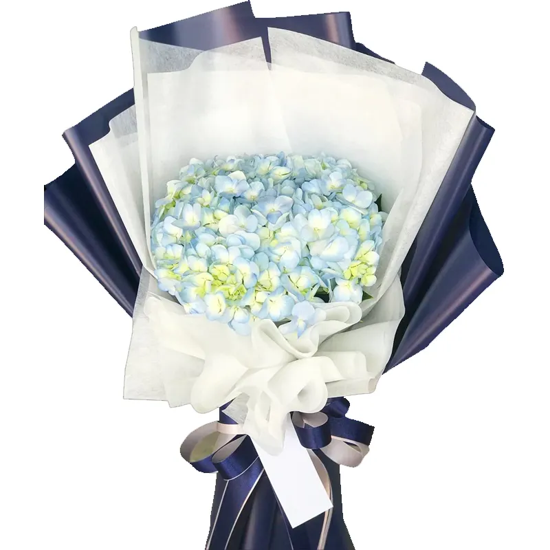 Букет из голубой гортензии